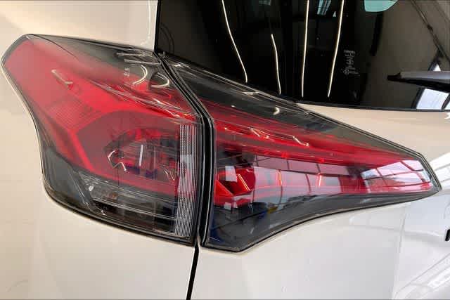 Thumbnail: 2018 Toyota RAV4 - 32