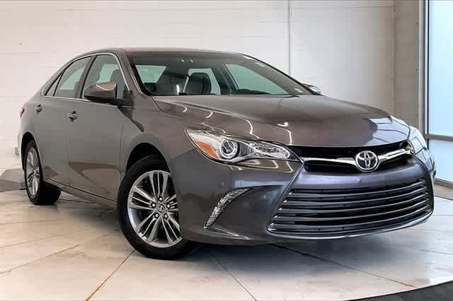 2016 Toyota Camry SE 23