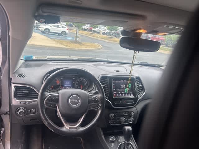 Thumbnail: 2019 Jeep Cherokee - 11