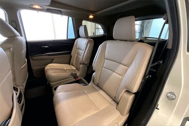 Thumbnail: 2017 Honda Pilot - 14