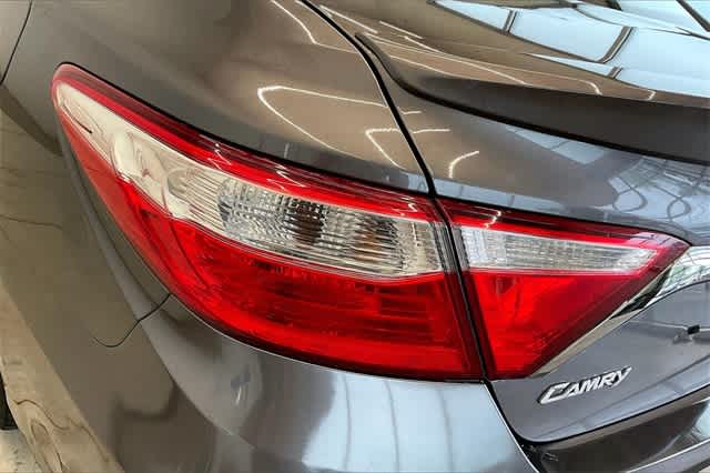 2016 Toyota Camry SE 33