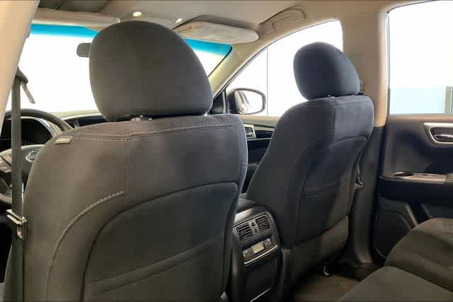 Thumbnail: 2015 Nissan Pathfinder - 13