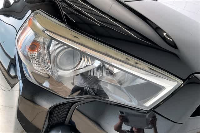 Thumbnail: 2015 Toyota 4Runner - 31