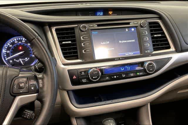 Thumbnail: 2015 Toyota Highlander - 17