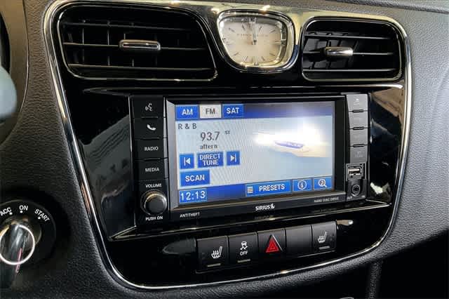 Thumbnail: 2012 Chrysler 200 - 29