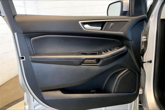 Thumbnail: 2016 Ford Edge - 30