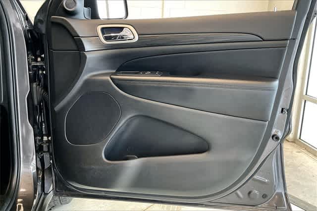2020 Jeep Grand Cherokee Laredo 31