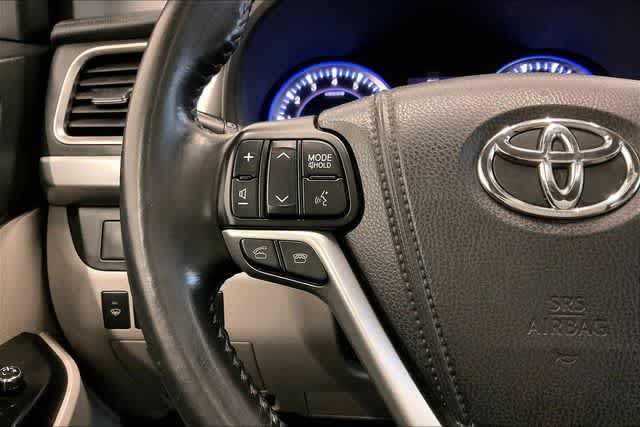 Thumbnail: 2015 Toyota Highlander - 27