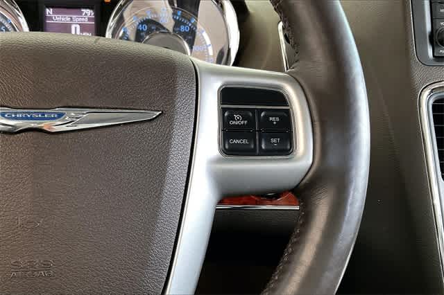 2015 Chrysler Town & Country Touring 27