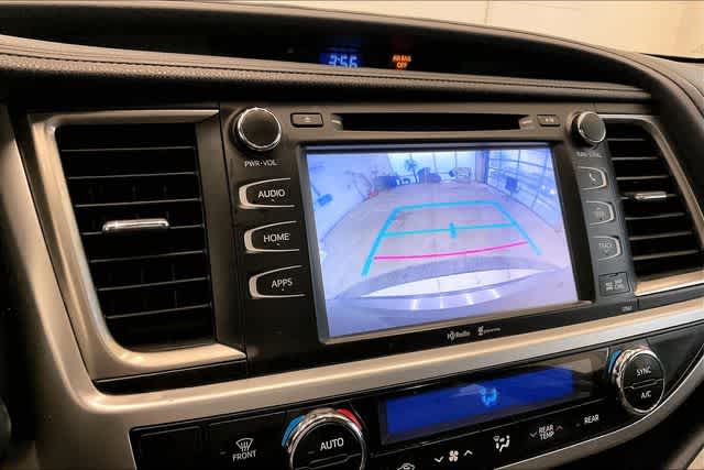 Thumbnail: 2015 Toyota Highlander - 29