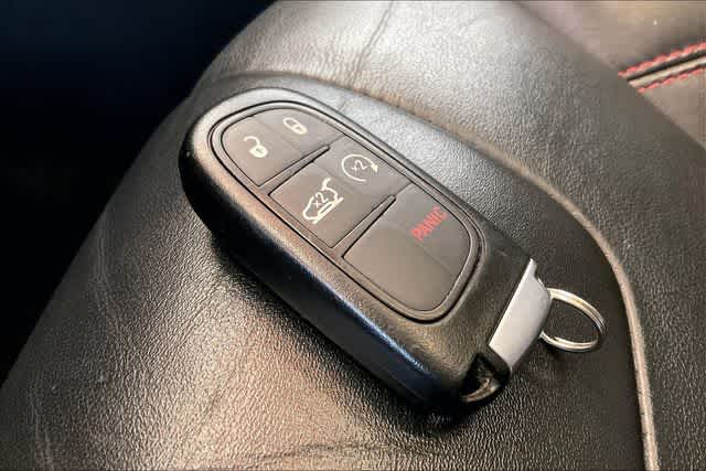 Thumbnail: 2016 Jeep Cherokee - 21