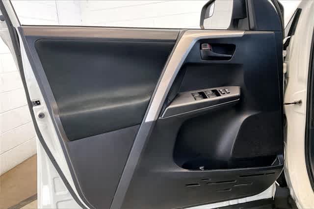 Thumbnail: 2017 Toyota RAV4 - 30