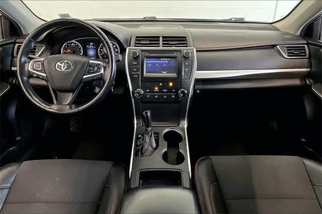 2016 Toyota Camry SE 11