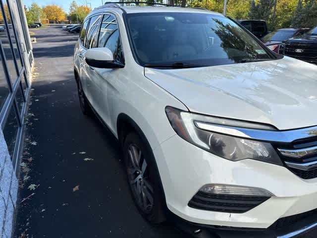 2017 Honda Pilot Elite photo 3