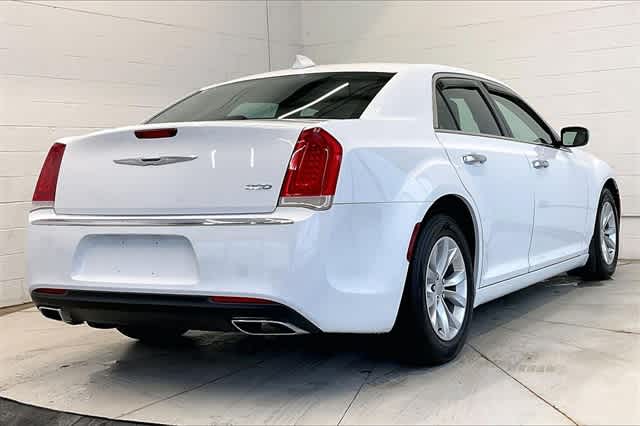 Thumbnail: 2016 Chrysler 300 - 24