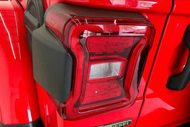 Thumbnail: 2021 Jeep Wrangler - 32
