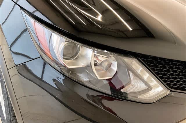 Thumbnail: 2018 Nissan Rogue Sport - 32