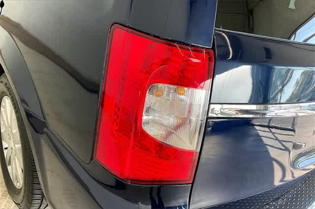 2015 Chrysler Town & Country Touring 32
