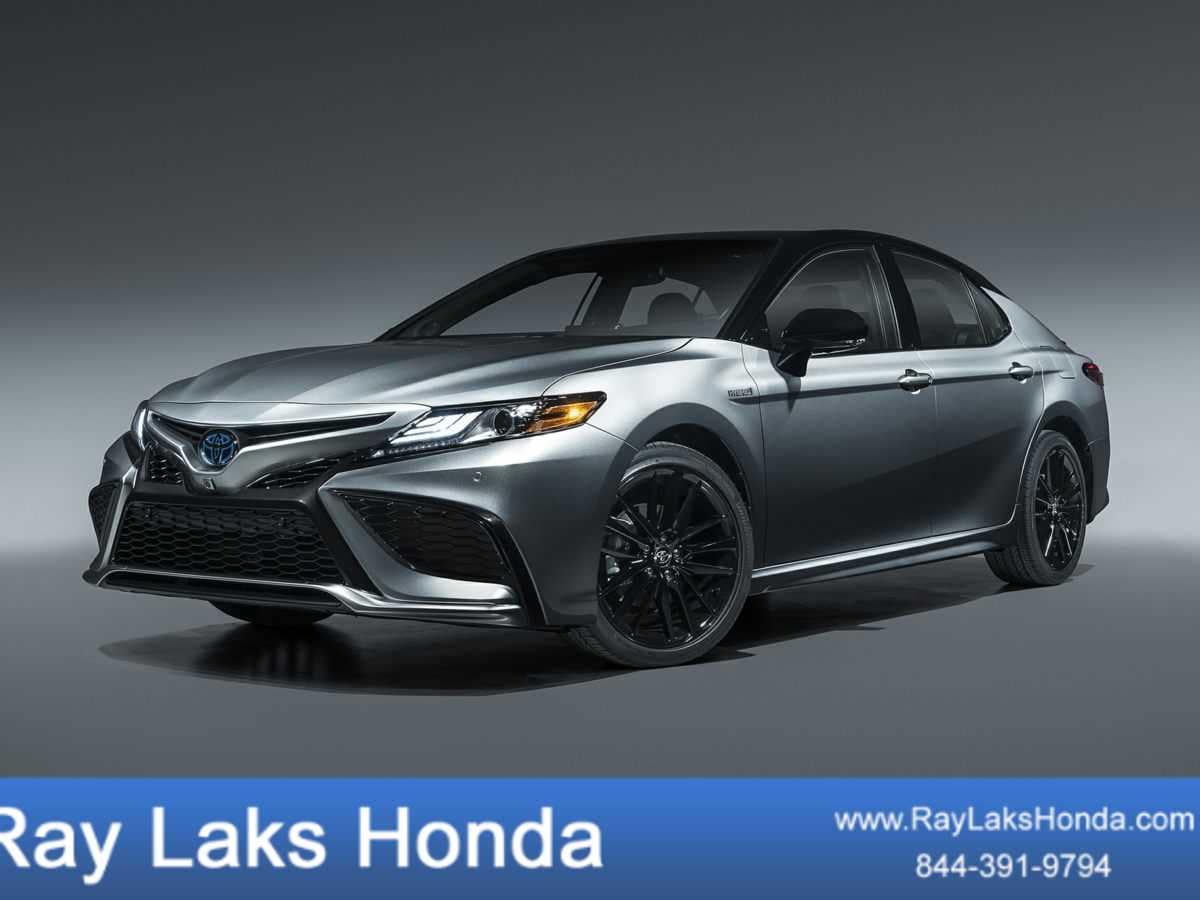 2023 Toyota Camry SE's photo