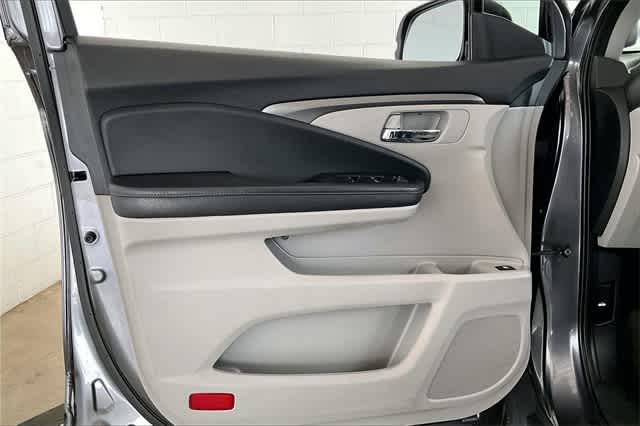 Thumbnail: 2019 Honda Ridgeline - 30