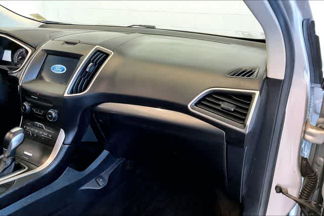 Thumbnail: 2016 Ford Edge - 25