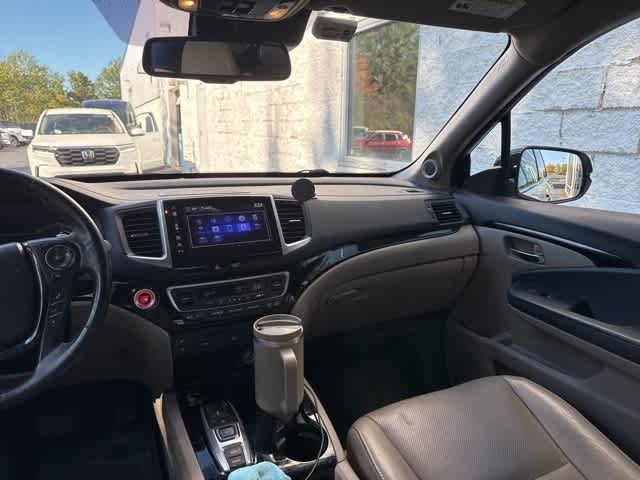 Thumbnail: 2017 Honda Pilot - 9