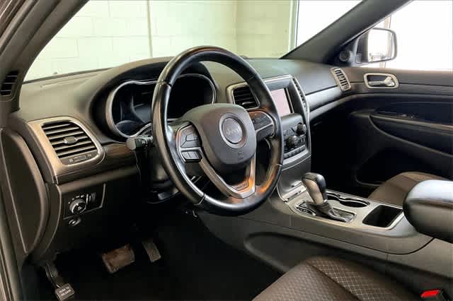 2020 Jeep Grand Cherokee Laredo 3
