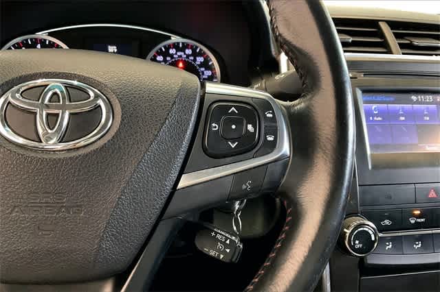 2016 Toyota Camry SE 28