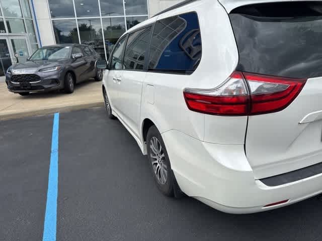 Thumbnail: 2020 Toyota Sienna - 7