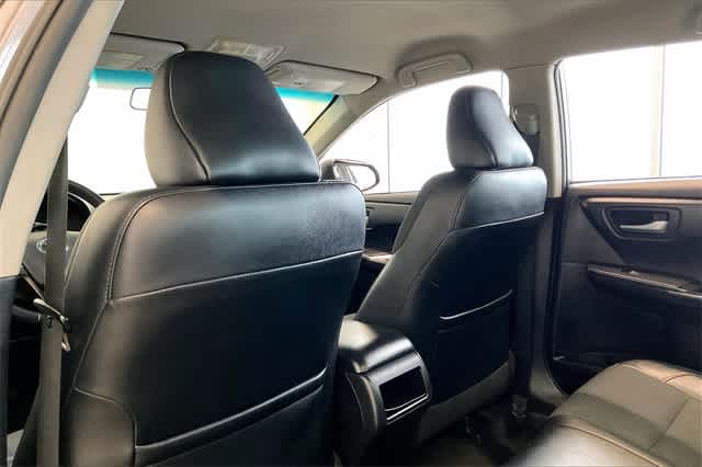 2016 Toyota Camry SE 13