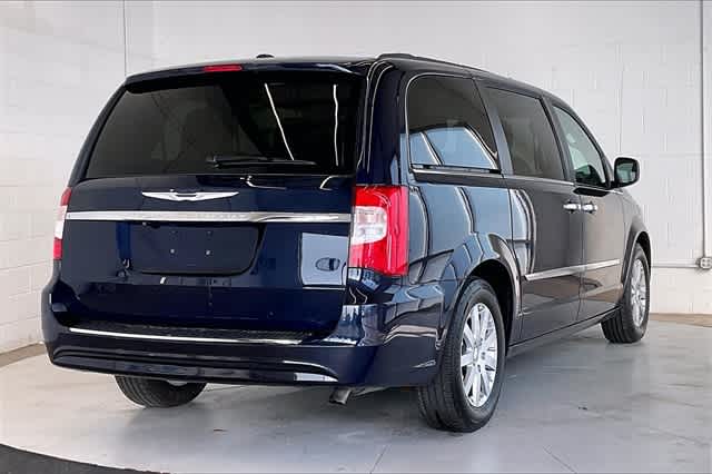2015 Chrysler Town & Country Touring 23
