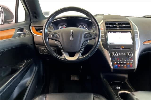Thumbnail: 2017 Lincoln MKC - 16
