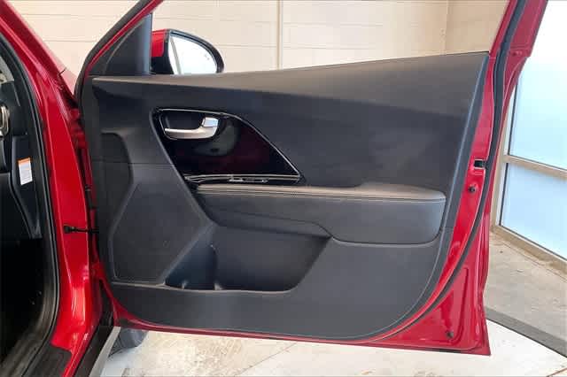 Thumbnail: 2020 Kia Niro - 31