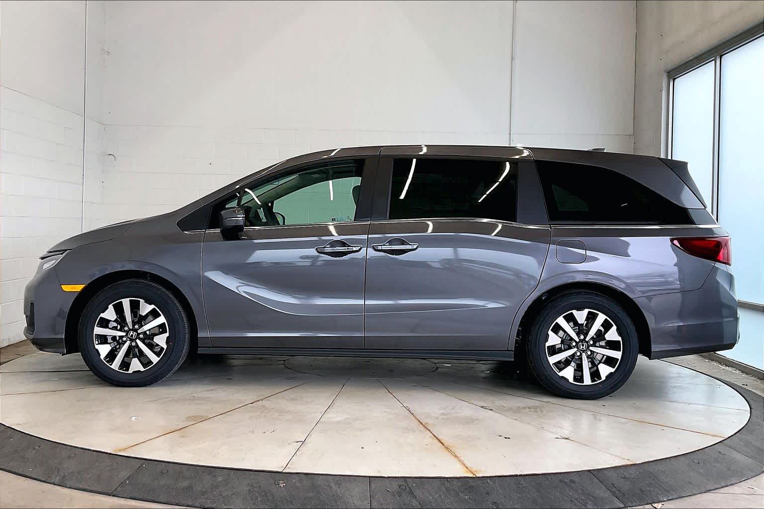 Thumbnail: 2026 Honda Odyssey - 3