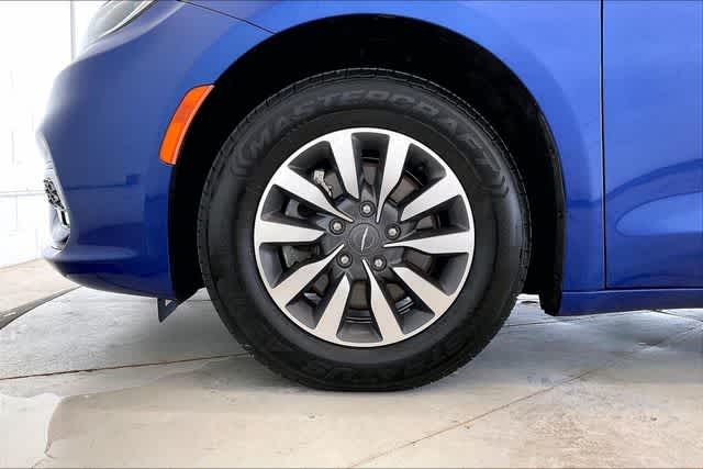 Thumbnail: 2021 Chrysler Pacifica - 9
