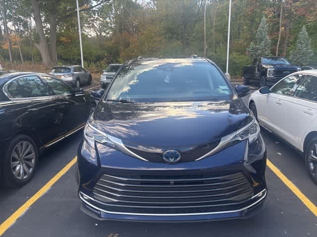 Thumbnail: 2023 Toyota Sienna - 2