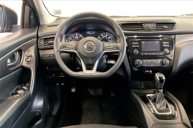 Thumbnail: 2018 Nissan Rogue Sport - 16