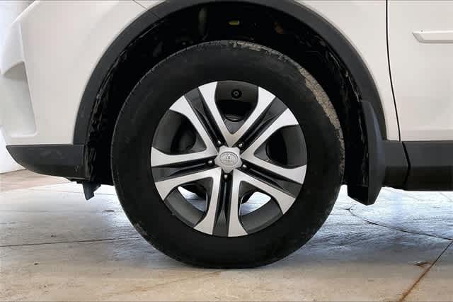 Thumbnail: 2017 Toyota RAV4 - 9