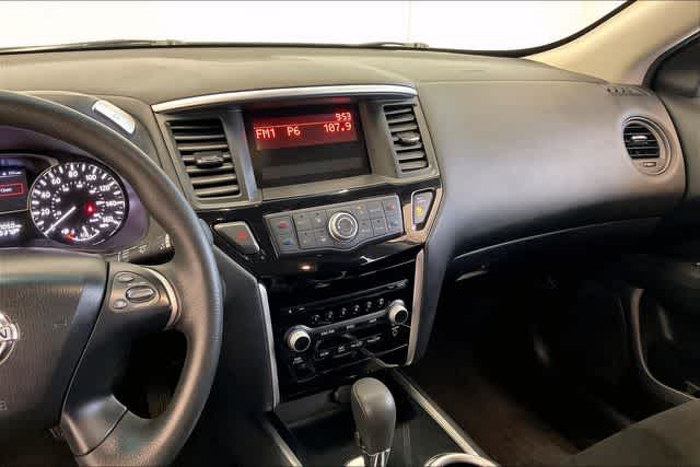 Thumbnail: 2015 Nissan Pathfinder - 17