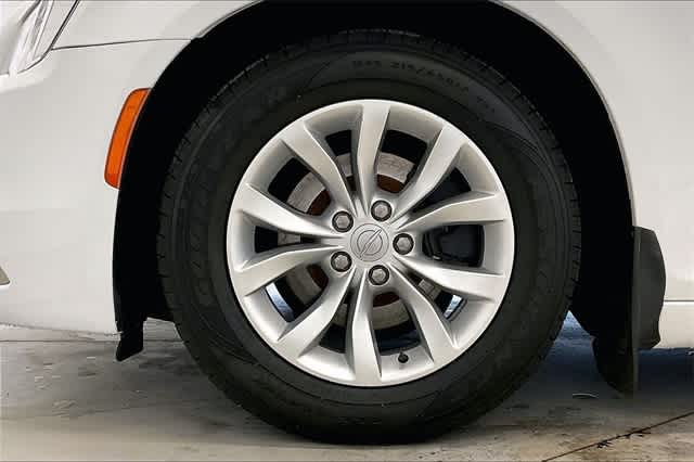 Thumbnail: 2016 Chrysler 300 - 9