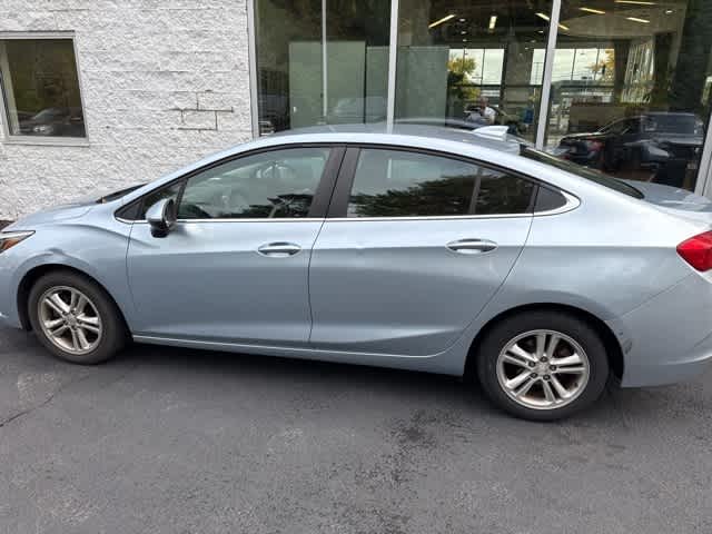Thumbnail: 2017 Chevrolet Cruze - 8