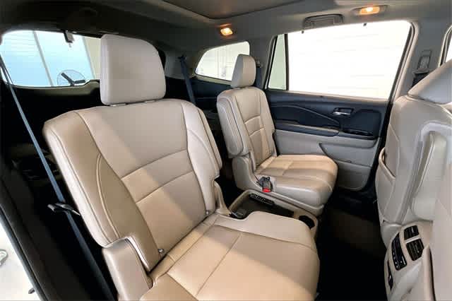 Thumbnail: 2017 Honda Pilot - 26