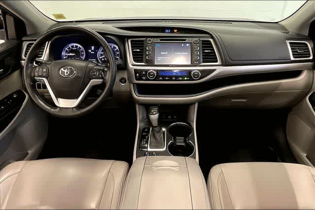 Thumbnail: 2015 Toyota Highlander - 11