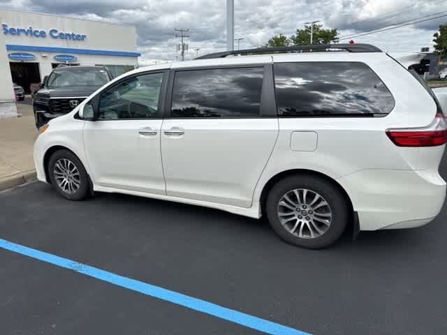 Thumbnail: 2020 Toyota Sienna - 8