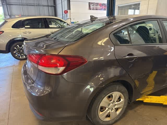Thumbnail: 2017 Kia Forte - 4