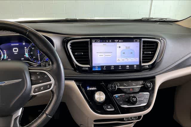 Thumbnail: 2021 Chrysler Pacifica - 17