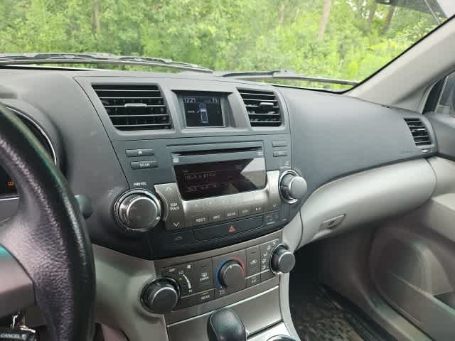 Thumbnail: 2012 Toyota Highlander - 14