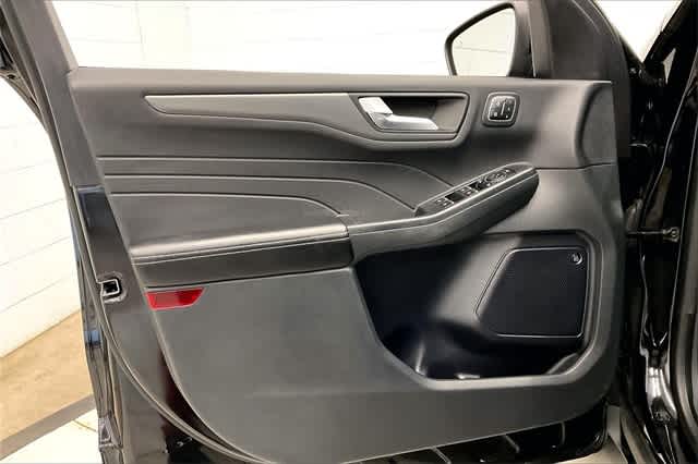 Thumbnail: 2023 Ford Escape - 30