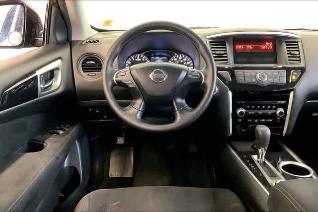Thumbnail: 2015 Nissan Pathfinder - 16