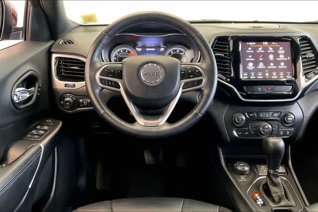 Thumbnail: 2019 Jeep Cherokee - 16